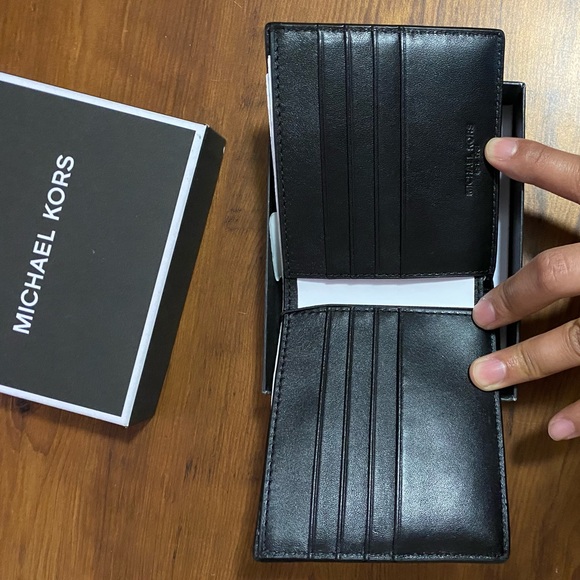 Michael Kors Wallet - Picture 3 of 3